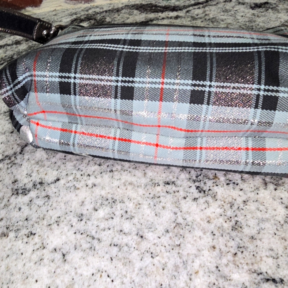 Coach POPPY SHOULDER/WRISTLET RARE Color And PATTERN - Picture 8 of 9